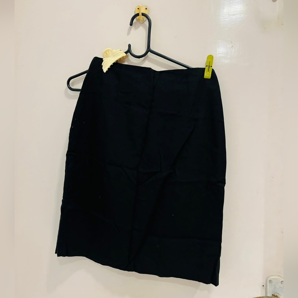 Black pencil skirt - Picture 2 of 4